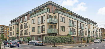 Flat to rent in Riddell Court, Campsbourne Road, Hornsey N8