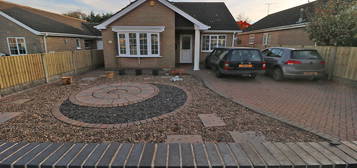 Bungalow to rent in Newland View, Doncaster DN9