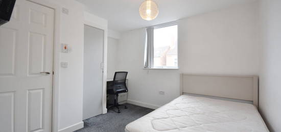 Room to rent in St. Margaret Road, Coventry CV1