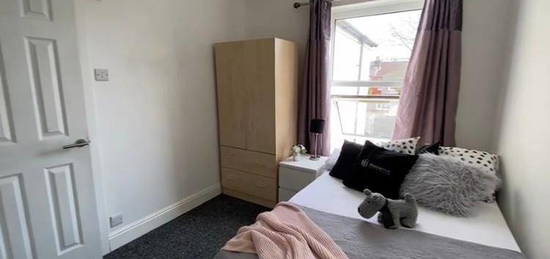 3 bed shared accommodation to rent