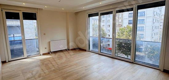 KADIKÖY SAHRAYI CEDİT'te 3+1 120m2 BOŞ SATILIK DAİRE.