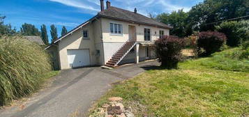 Grande Maison des années 1972 avec hangar et terrain attenant