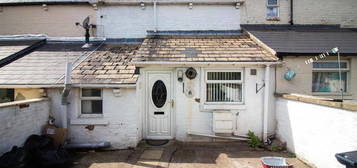 2 bedroom terraced house