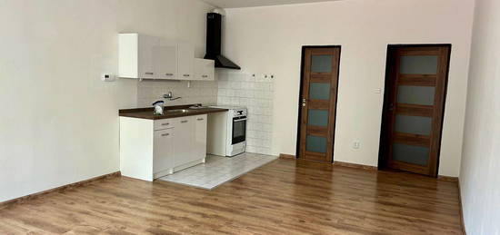 Pronájem bytu 1+kk 35 m² (Jednopodlažní)