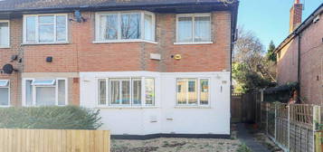 Maisonette to rent in Whitehall Road, Uxbridge UB8