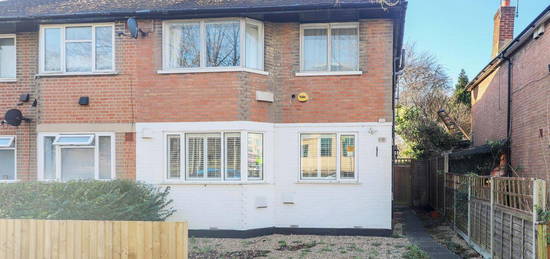 Maisonette to rent in Whitehall Road, Uxbridge UB8