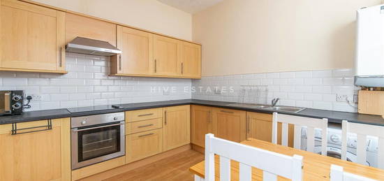 Flat to rent in Helmsley Road, Sandyford, Newcastle Upon Tyne NE2