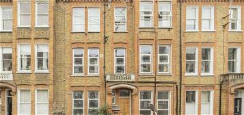 Flat to rent in Tremadoc Road, London SW4