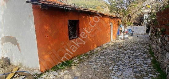 Bergama merkez seluk mah. kozak yolunda kose parsel ev