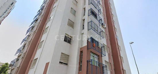 Arrendamento de Apartamento T3  na rua João Pinto Ribeiro, 109