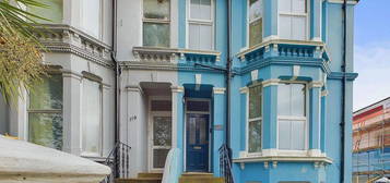 Flat to rent in Sackville Road, Hove BN3