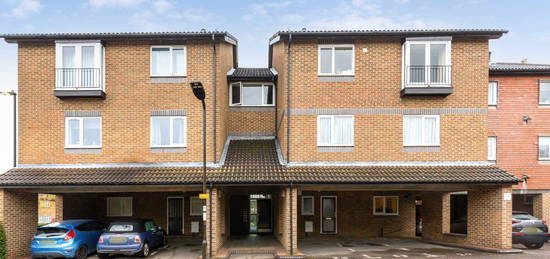 Flat to rent in Abbeyfields Close, London NW10