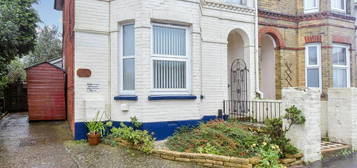 1 bedroom ground floor flat for sale