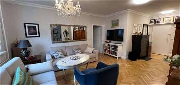 Luxuriöse 70 qm 2 Zimmerwohnung, zentrumsnah, möbliert und komplett ausgestattet.