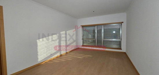 Apartamento T2 C/lugar de garagem de excelentes acabamentos