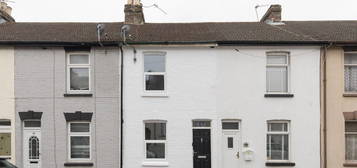 Terraced house to rent in Gillingham, Kent ME7