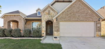 8101 Charford Dr, Fort Worth, TX 76131