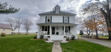 307 5th St, Ivesdale, IL 61851