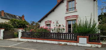 Maison de 4 Pièces avec cachet, à Fleury-les-Aubrais.