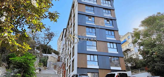 AS EMLAKTAN 2+1 MERKEZE YAKIN SIFIR BİNADA OTOPARKLI 2.KAT DAİRE