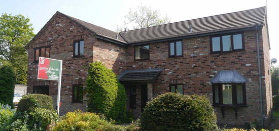 Flat to rent in Newbury Court, Lindfield Estate South, Wilmslow SK9