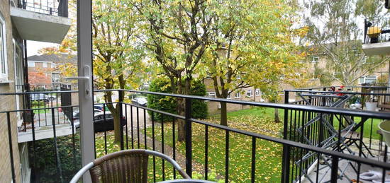 Flat to rent in Lockesley Square, Lovelace Gardens, Surbiton KT6