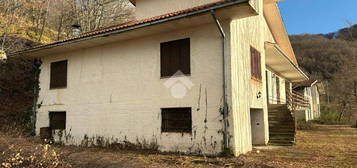 CASA INDIPENDENTE A CAMPOLI APPENNINO