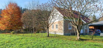 Einfamilienhaus im Grünen mit Potenzial