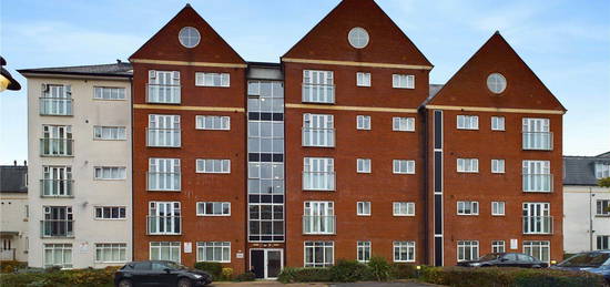 Flat to rent in Ushers Court, Trowbridge BA14