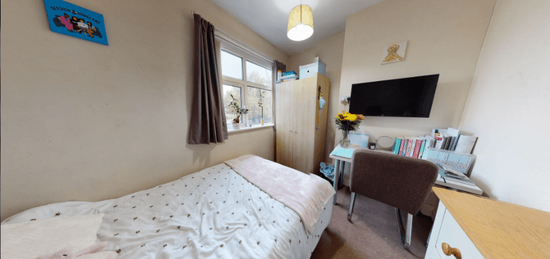 4 bedroom terraced house