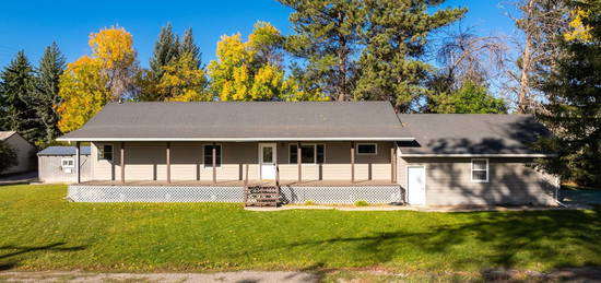 636 Central Ave, Fairfield, MT 59436