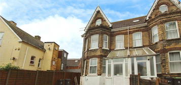 Flat to rent in 29 Avenue Road, Weymouth, Dorset DT4