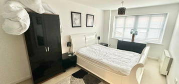 2 bedroom flat share