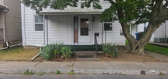 31 Race St, Highspire, PA 17034