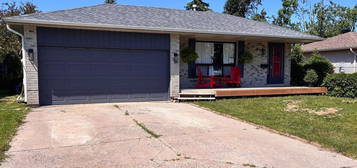 29 Bronte Cres, Barrie, ON L4N 5B8