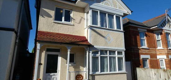 5 bedroom detached house