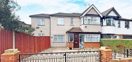 5 bed semi-detached house for sale