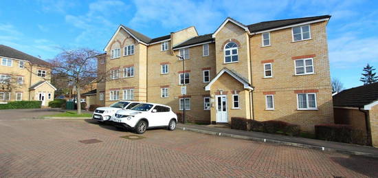 Flat to rent in Kirkland Drive, Enfield EN2