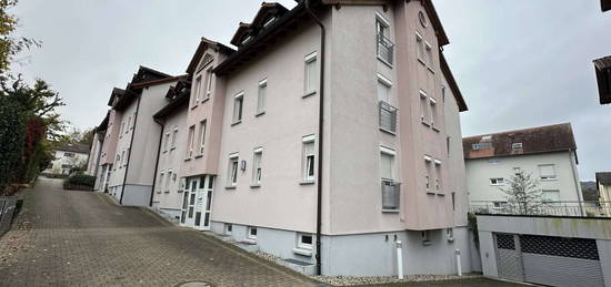 Helle Eigentumswohnung mit Balkon und 2 Tiefgaragenstellplätzen in ruhiger zentraler Lage