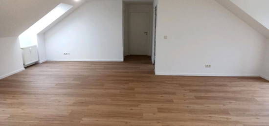 Neu renovierte 3 Zimmer Dachgeschosswohnung mit tollen Ausblick