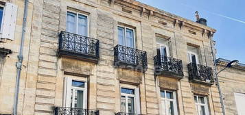 Dpt Gironde (33), à vendre BORDEAUX, appartement T2 avec balcons, de 34,28m² dans immeuble en pierre