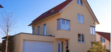 Einfamilienhaus mit Einliegerwohnung in 71292 Friolzheim - PROVISIONSFREI - Jetzt zuschlagen!