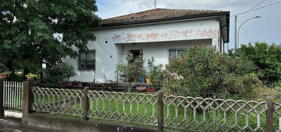 Casa indipendente in vendita in via Verga, 15