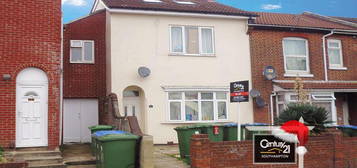 8 bedroom terraced house to rent