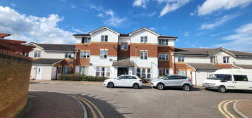 Flat to rent in Windsor Court, Gillingham, Kent ME7