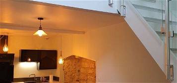 MAISON T3 duplex style loft meublée très beau cachet située au calme et au centre de Bourg de Péage