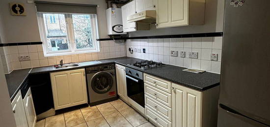 Room to rent in Buxhall Crescent, London E9