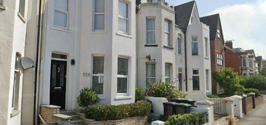 Room to rent in Abbotsbury Road, Weymouth DT4