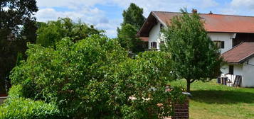 Freistehendes Einfamilienhaus mit Pool im Herzen von Otterfing