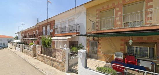 Chalet adosado en venta en calle Barcelona